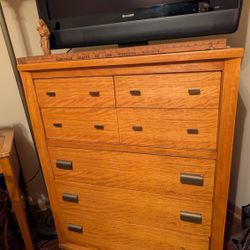 Bedroom Dresser And Hutch