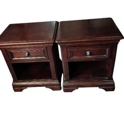 END TABLE SET OF (2) SOLID WOOD VERY STYLISH $175/OBO