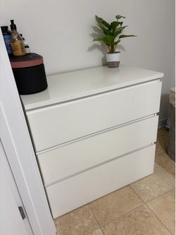 Medium Dresser