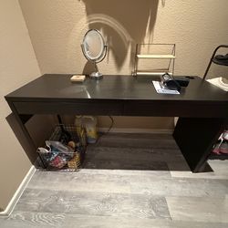 Computer desk