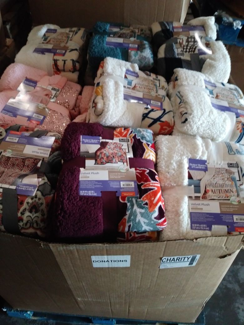 HUGE BOX OF THROW BLANKET 50 X 60.