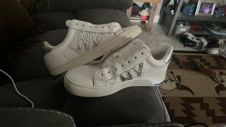 Girls tenny shoe