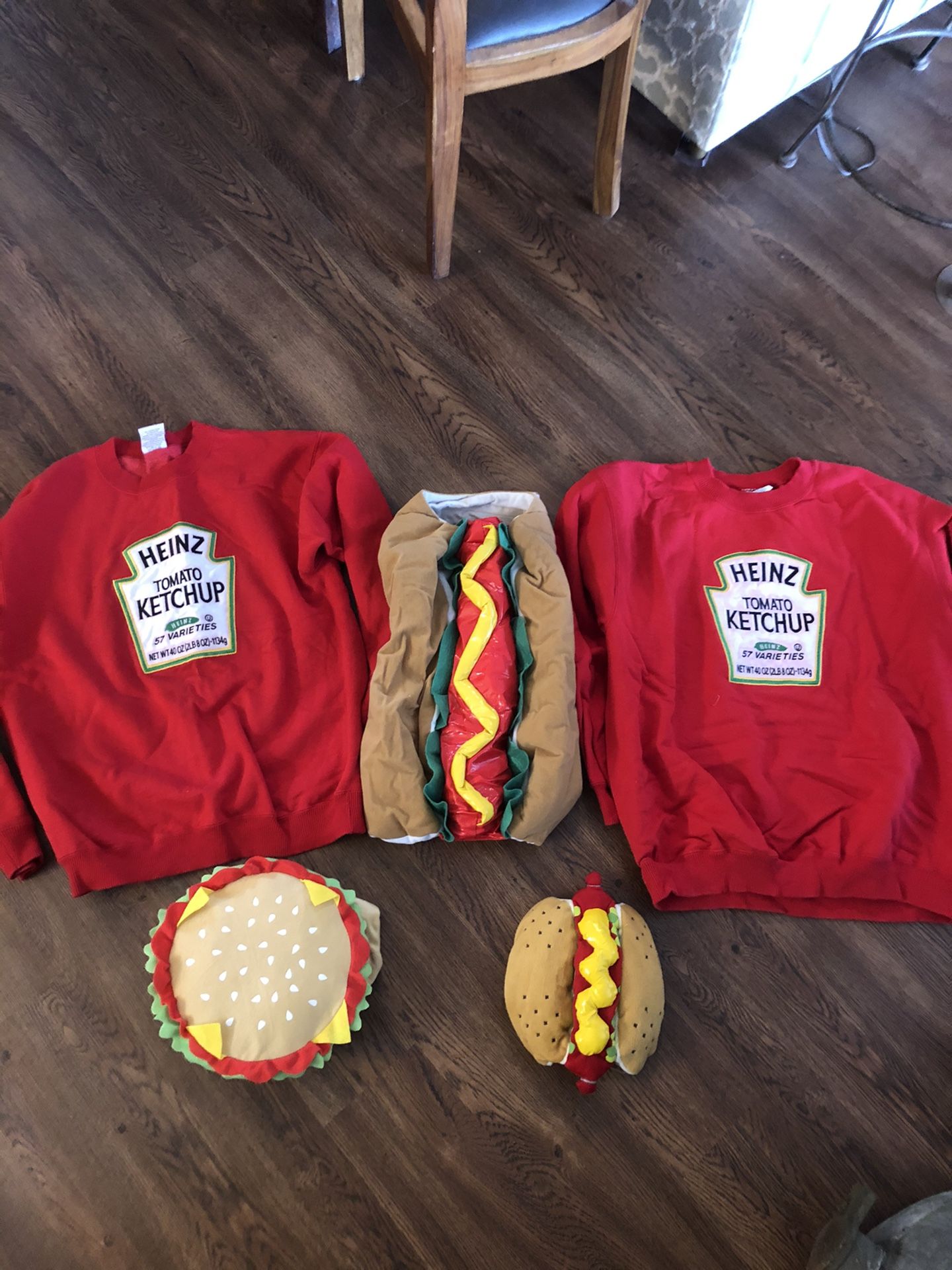 Family + Dogs Costume Heinz Ketchup & Hot Dogs & Burger