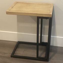 Sofa/Nightstand/Computer Holder C Table With Black Metal Base And Wood Like Top H26"