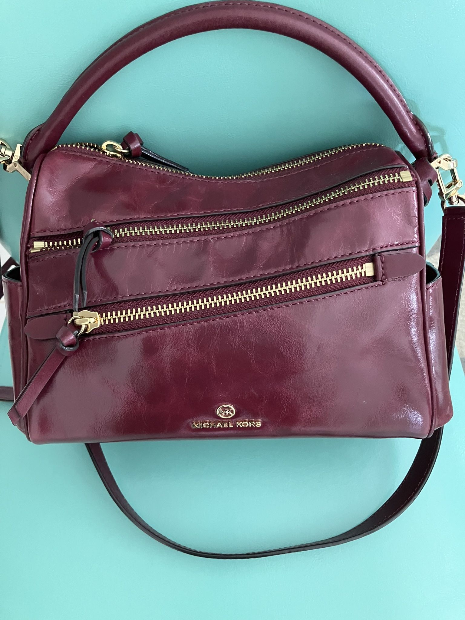 Reduce Price. Michael Kors Crossbody Bag.