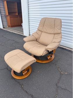 Ekornes Stressless Vegas Recliner and Ottoman, Copenhagen