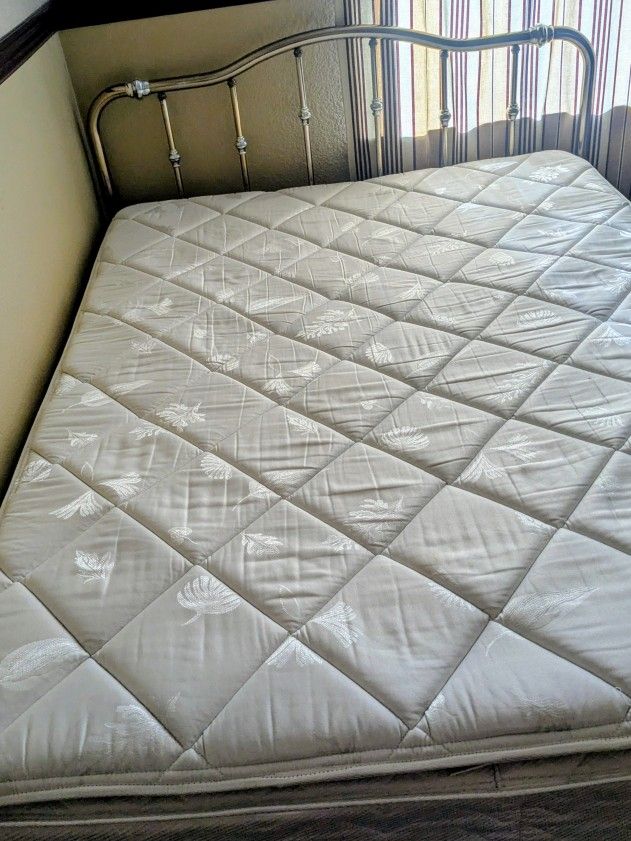 Queen Size Mattress With Bed Frame