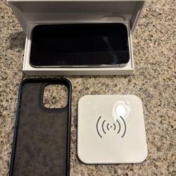 iPhone 13 Pro 256GB with Case and Wireless Fast Charger * Like New *