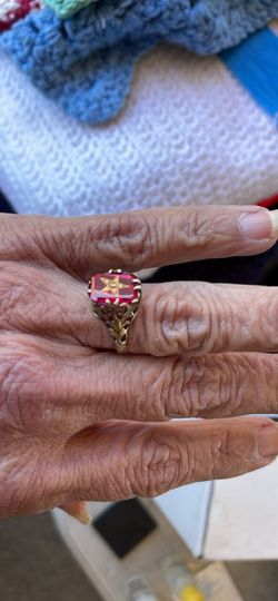 14 kt gold Eastern star ring size 7 gorgeous real ruby glows under black light