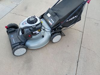 Lawn mower Briggs & Stratton self-propelled rear bag practically brand new 75th Ave Indian School no offers no trades serious buyers only please