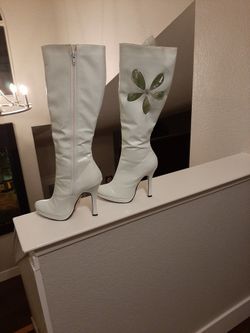 White Boots ( WORN ONCE)