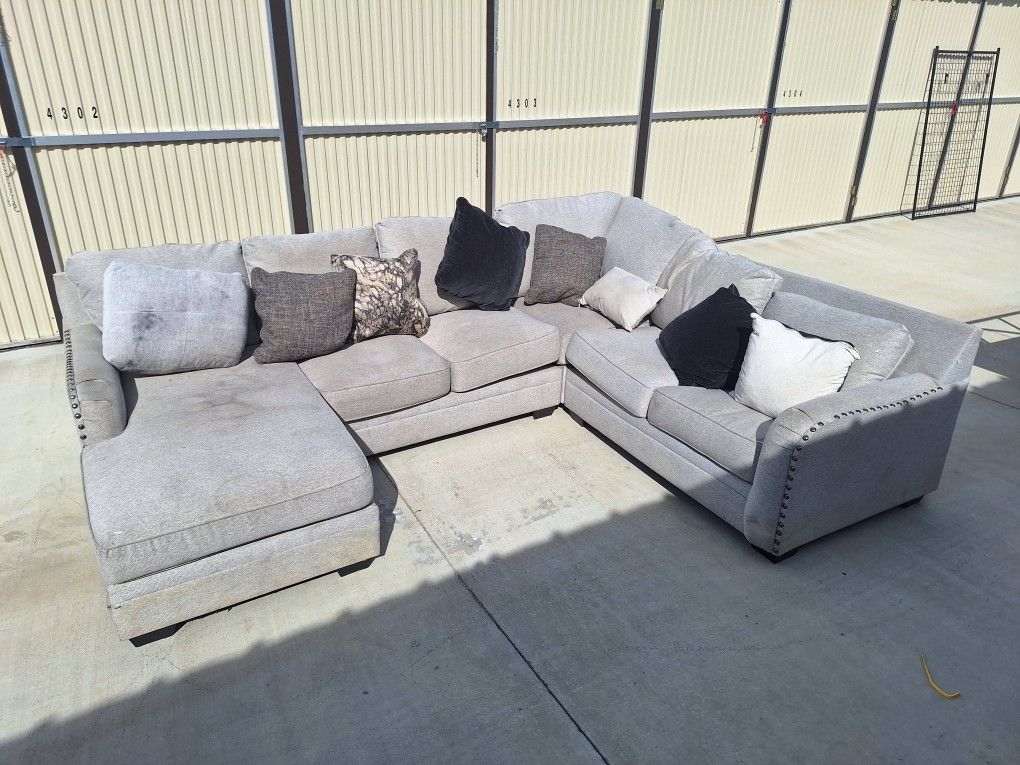 Couches One Side Zooms In But Still Good