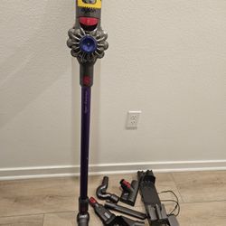 Dyson V8 Animal Plus Working Great 