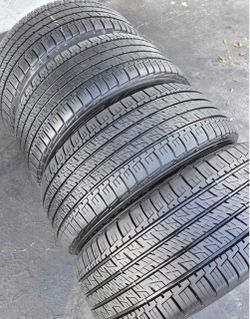 225 60 17 Goodyear Vendo este Seth de llantas con 80% de vida las 4