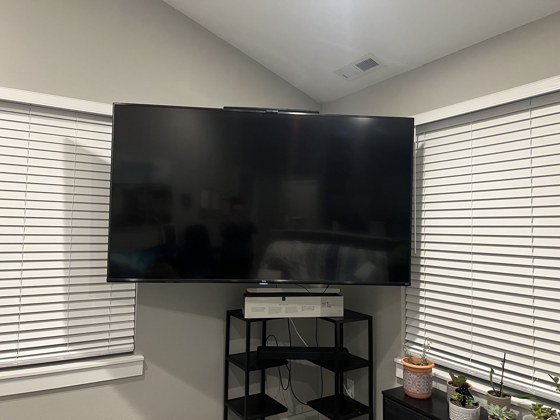 75” Roku Tv TCL$400