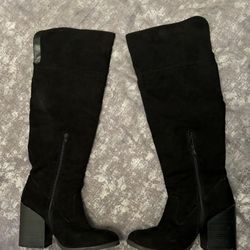 Women’s Size 7 Knee High Black Heel Boots