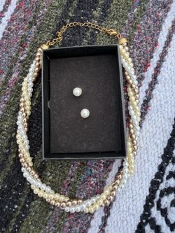 AVON (2010-2012) Short Pearl Necklace! Matching earrings