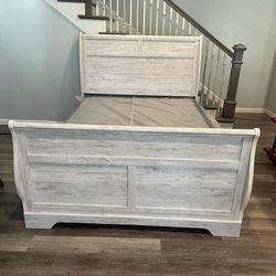Willowton Queen Bed Frame