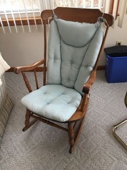 VINTAGE Wood rocking chair