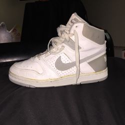 VINTAGE NIKE AIR DELTA AC 1988 SZ 9 1/2 for Sale in Jose, CA -