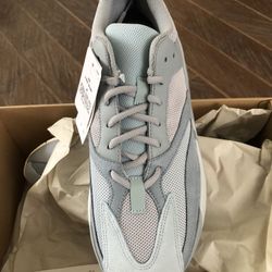 YEEZY BOOST 700