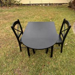 Breakfast/dining Table. 1 Leaf. 