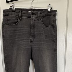 Good American Women’s Charcoal Jeans w/ Raw Hem Size: 12/31