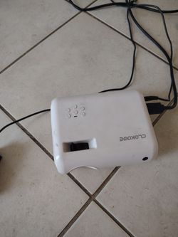 CLOKOWE M18 Mini Projector – Great Condition