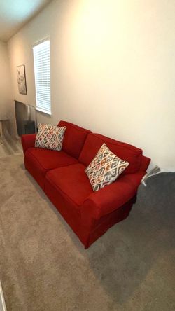 Rooms To Go Red Sleeper Sofa with Pull-Out Bed
