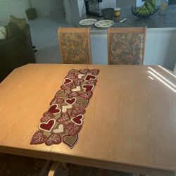  6-Piece Dining Table Set with Chairs – Solid Wood, Great Condition 