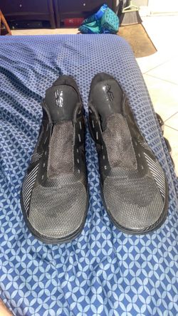Basketball shoes