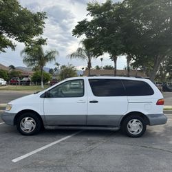 1998 Toyota Sienna