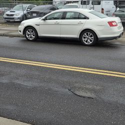 2011 Ford Taurus 