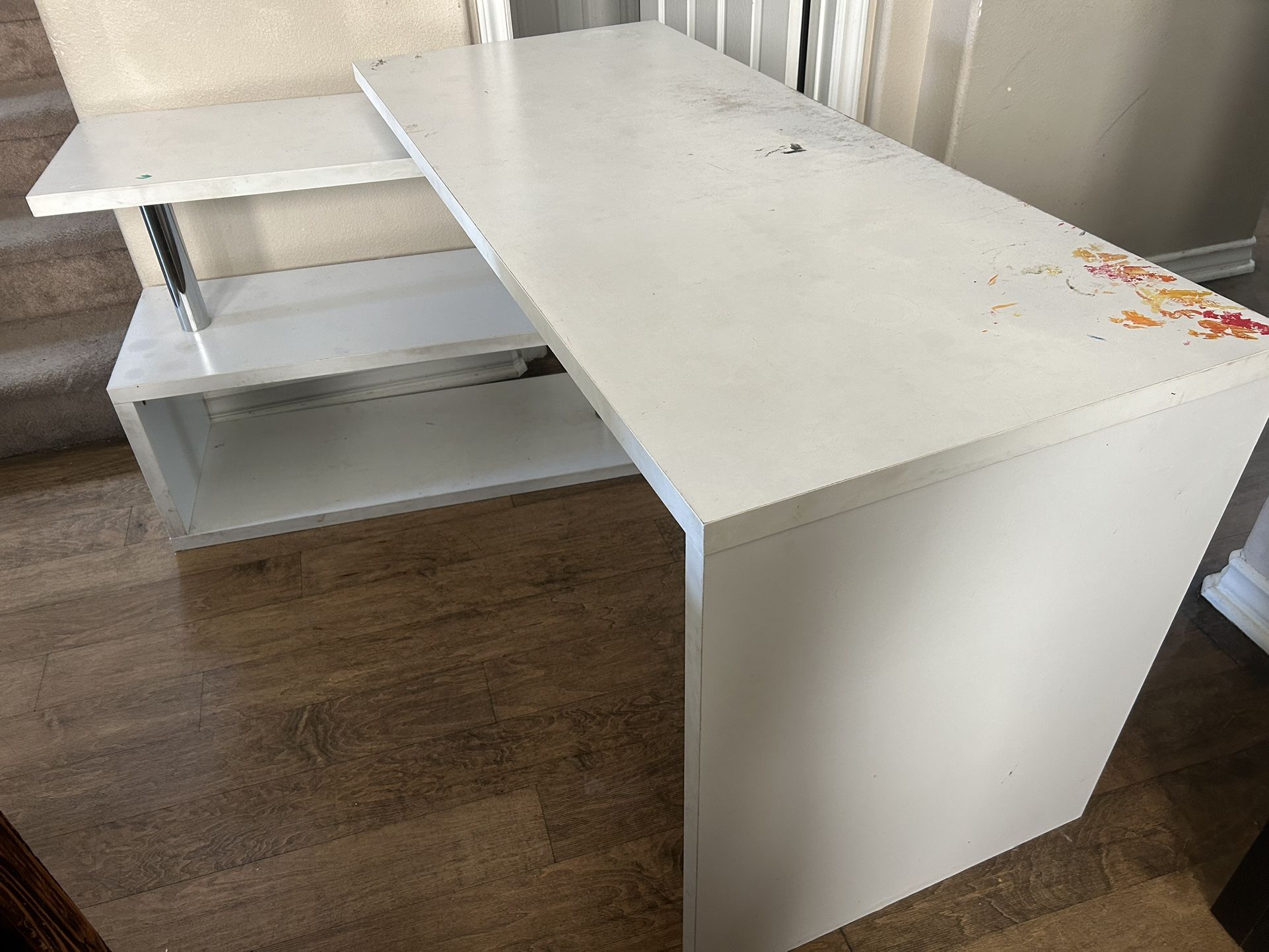 Adjustable White L-desk