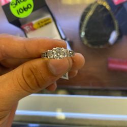 Women’s Diamond Ring 