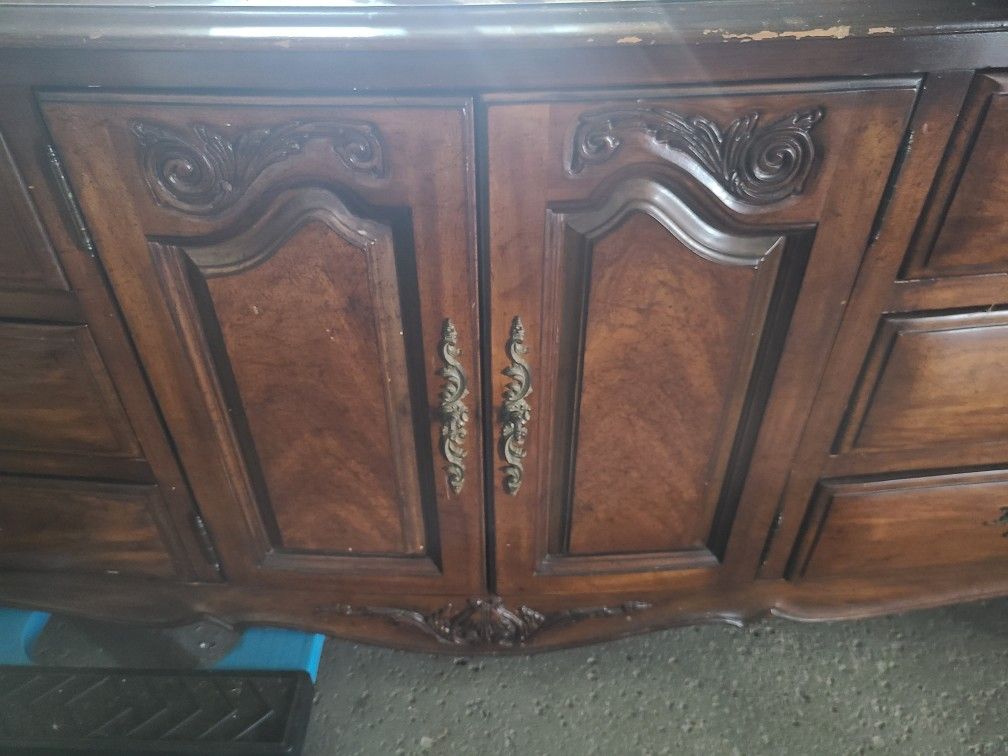 Dresser