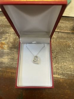 Beautiful White Gold Necklace $299