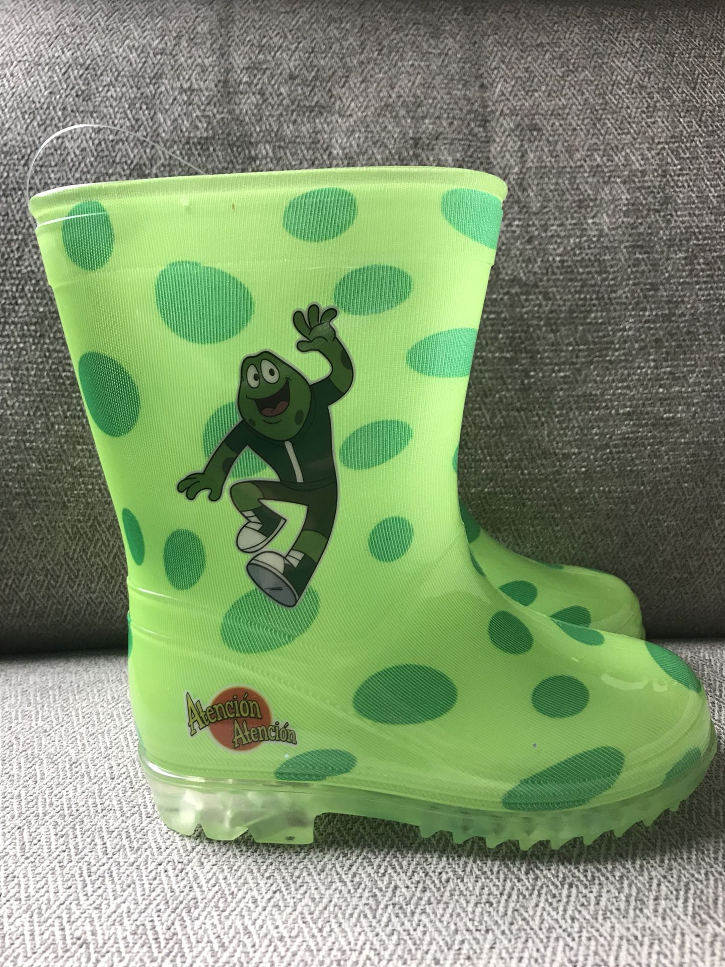 Raining boots for toddler. Size 8