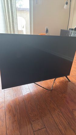 Working TCL Roku TV 32 inch (missing a stand)