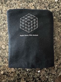Apple Store T-Shirt (5th Ave NY - Size Large)