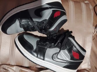 Nike Nike Air Jordan 1 Mid GS Shadow Red Basketball Shoes Size 4.5 Y