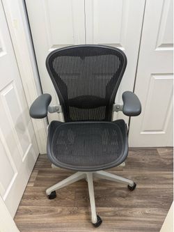 Herman Miller Aeron ( SIZE B ) REMASTER . FULLY LOADED ( READ BEFORE ASKING )