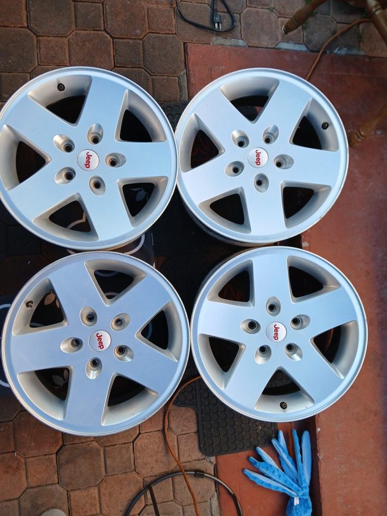 JUEGO DE RRINES PARA TROCAS JEEP CHEROKI LIBERTI COMANDER MUYBUENAS CONDICIONES