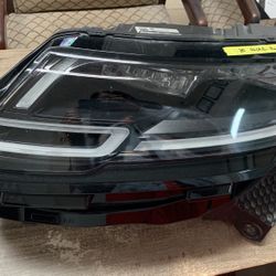 2020 Range Roger Velar LT Headlight L8A2-13W030-FA
