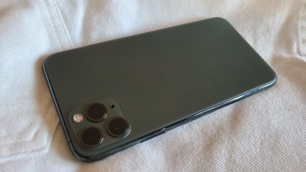 Iphone 11 pro max 64gb for Sale in Redmond, WA - OfferUp