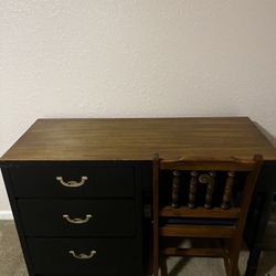 Desk with chair 