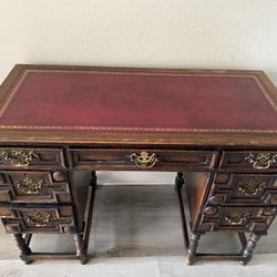 A Small Early 20th 7 Drawer Oak Desk With Leather Inlay