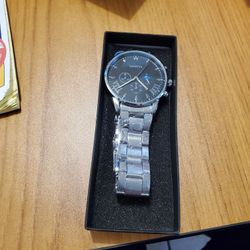 GENEVA MENS WATCH FLEXABLE BAND NEW IN PLASTIC SILVER COLOR DOWELS ON WATCH ARE FOR SHOW ONLY