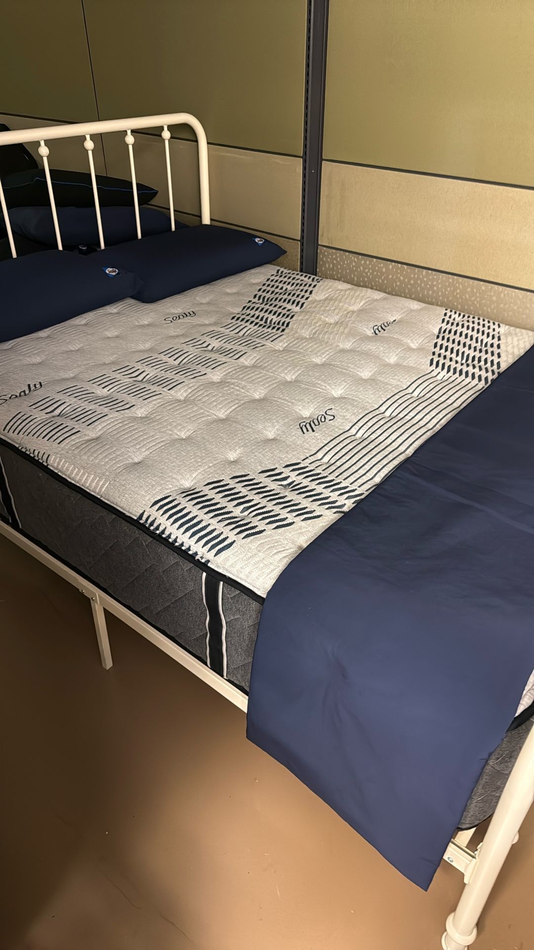 Queen Floor Model Mattress - Cushion Firm