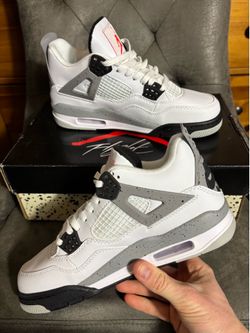 AJ4 White Cement Size 7 Men’s Sneakers